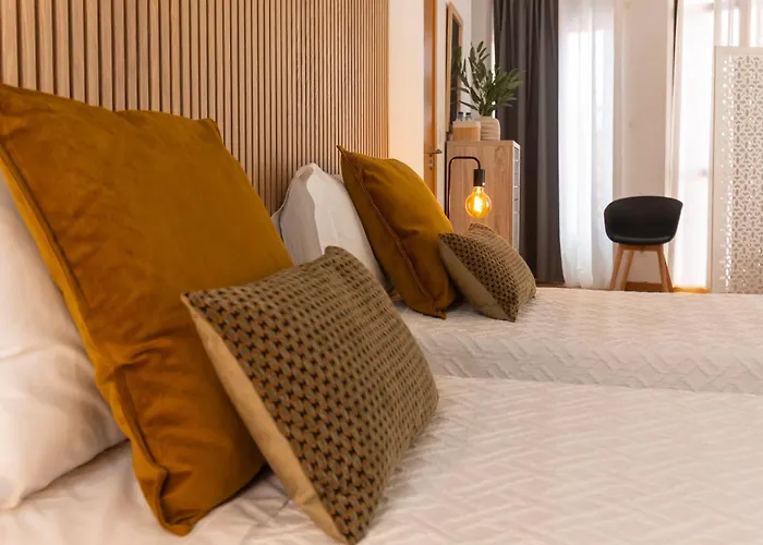 Πανσιόν Central Guest House Πόντα Ντελγκάντα