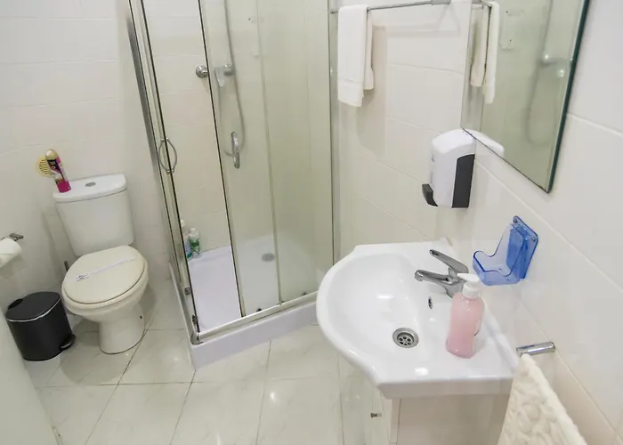 Central Guest House * Πόντα Ντελγκάντα