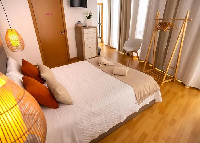 Central Guest House Πόντα Ντελγκάντα