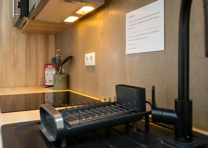 Πανσιόν Central Guest House Πόντα Ντελγκάντα